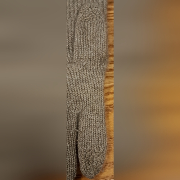 EUC Hannah Rose Tan Cashmere Casual Neutral Smart Phone Finger Glove Mittens - Picture 5 of 6